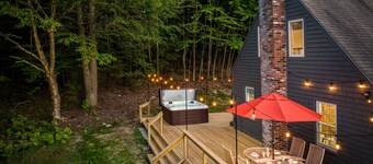 Cozy Winter Cottage | Ski Stowe | Hot Tub | Private Deck