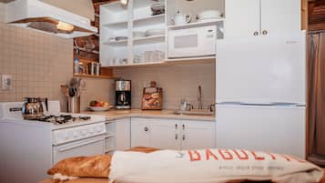 Cabin - 2 Queen & 1 Double - Pets Allowed | ๊ฐ๊ฐ ๋ค๋ฅธ ์คํ์ผ์ ์ธํ
๋ฆฌ์ด, ๊ฐ๊ฐ ๋ค๋ฅด๊ฒ ๊ฐ๊ตฌ ๋น์น, ๋ค๋ฆฌ๋ฏธ/๋ค๋ฆฌ๋ฏธํ, ๋ฌด๋ฃ WiFi