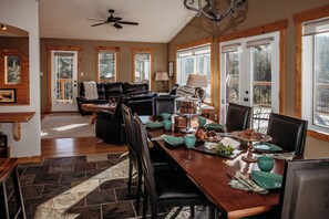 32-inch LCD TV with satellite channels, TV, fireplace - RockyMountainView BnB (Entrance)