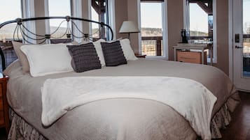 # 3 - Main Lodge King with Atrium Window - Pets Not Allowed