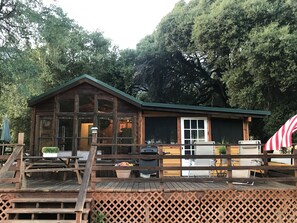 Terrace/patio - Stargazer Chalet, Two Bedroom Cabin with Wifi (Three Rivers)