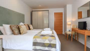 Cottage | 2 bedrooms, individually decorated, individually furnished, free WiFi