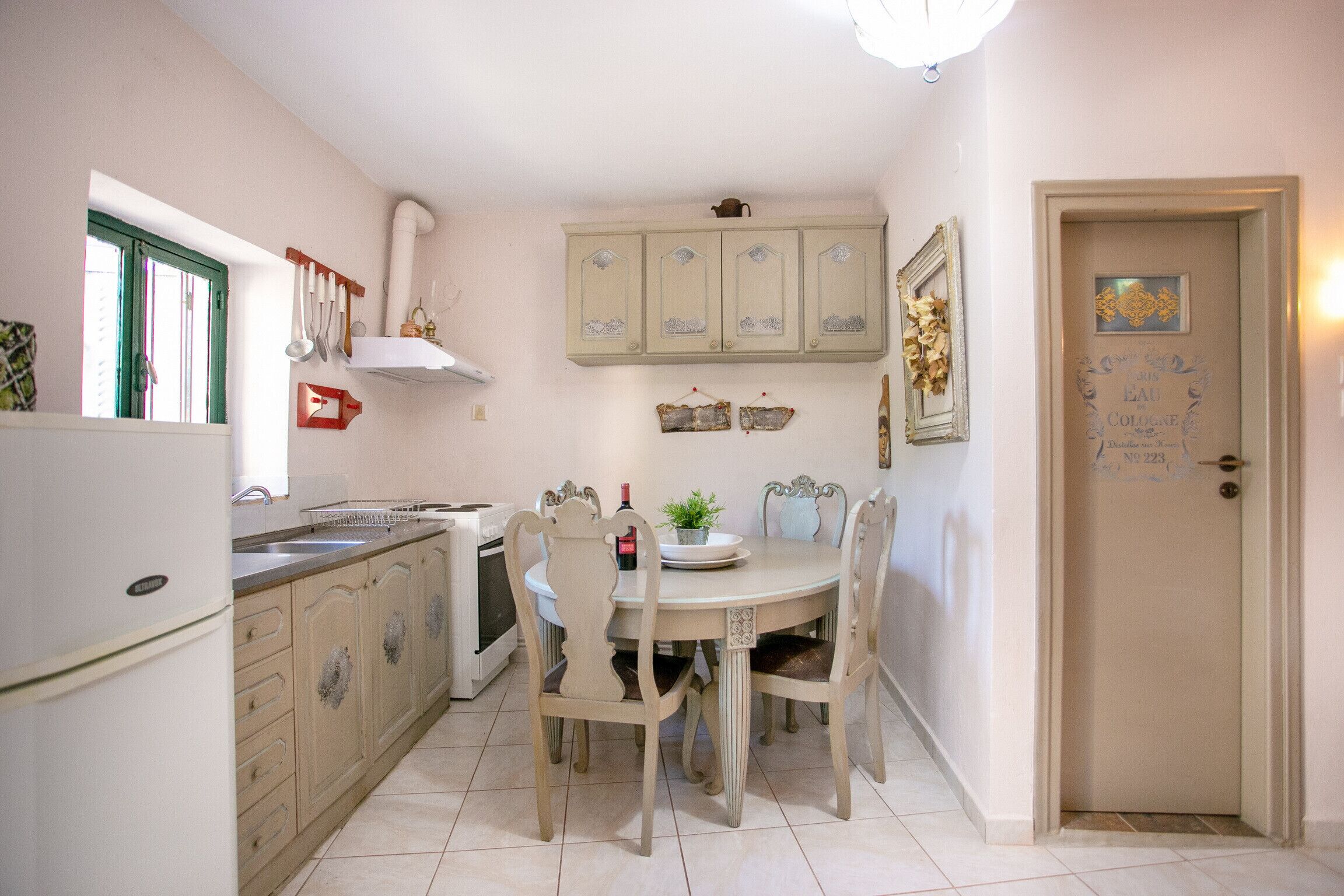 Fridge, microwave, oven, coffee/tea maker