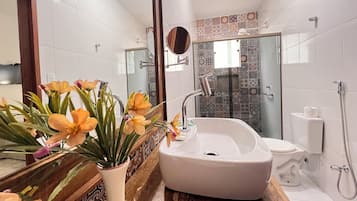 Standard Room | Bathroom | Shower, towels, soap, shampoo