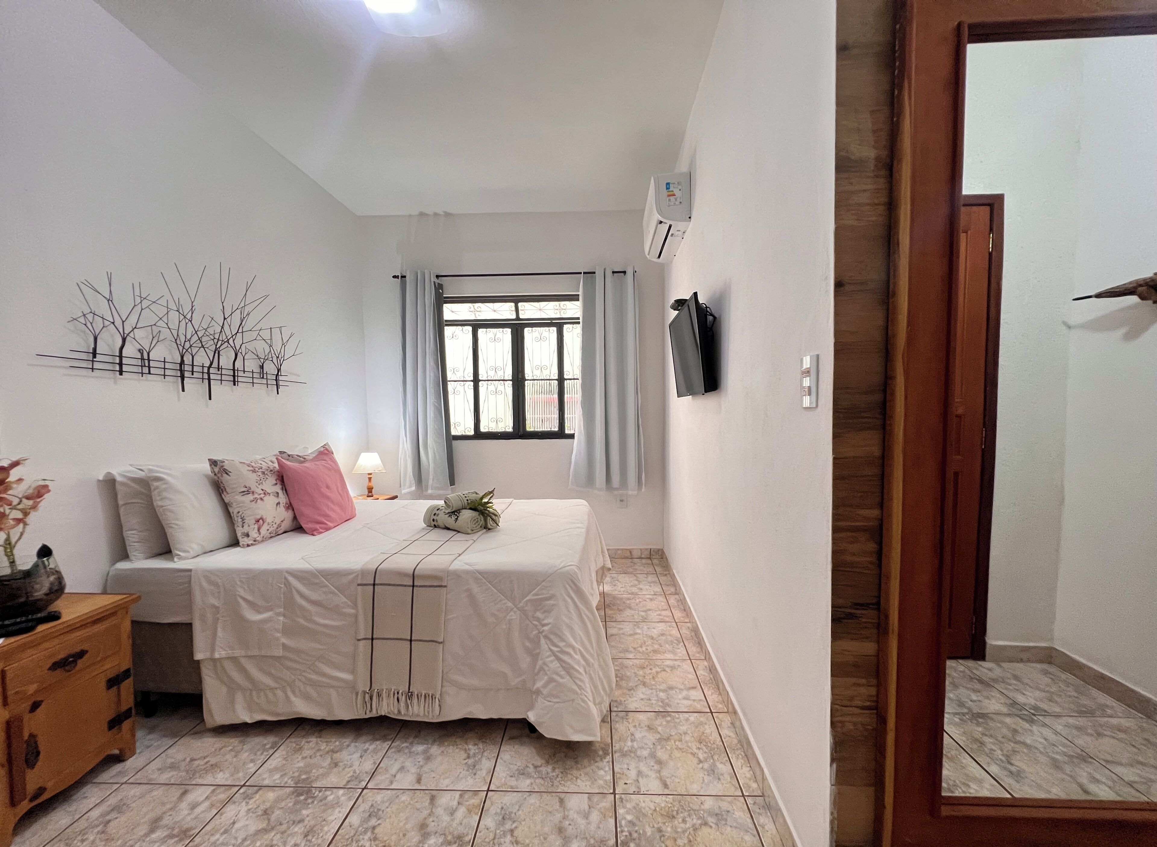 Quarto standard | 1 quarto, roupas de cama antialérgicas, frigobar, Wi-Fi de cortesia