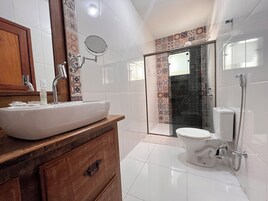 1 habitación, ropa de cama hipoalergénica, minibar y wifi gratis