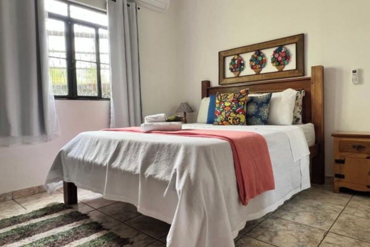 Double Room, 1 Queen Bed | 1 bedroom, hypo-allergenic bedding available, minibar, WiFi (free)
