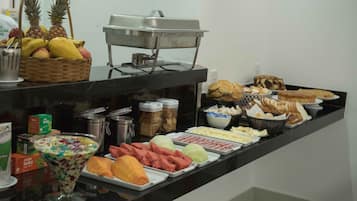 Free daily continental breakfast