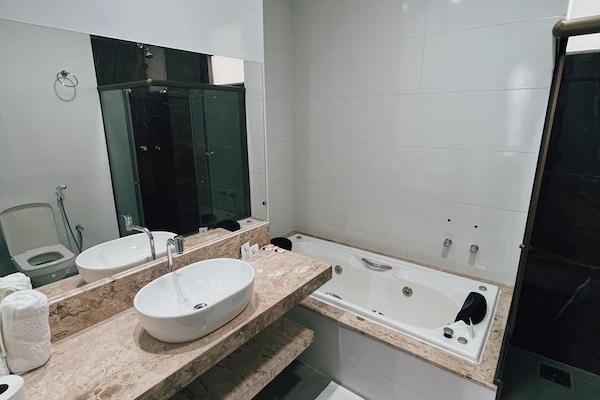 Chambre Luxe Double ou avec lits jumeaux | Salle de bain