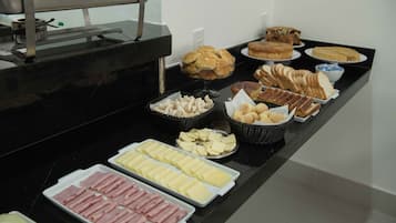Free daily continental breakfast