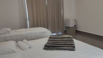 Quarto casal ou duplo superluxo | Individualmente mobiliados, escrivaninha, Wi-Fi de cortesia