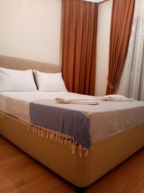 Premium bedding, desk, laptop workspace, free WiFi - Dalyan Tulip Apart (Ortaca)