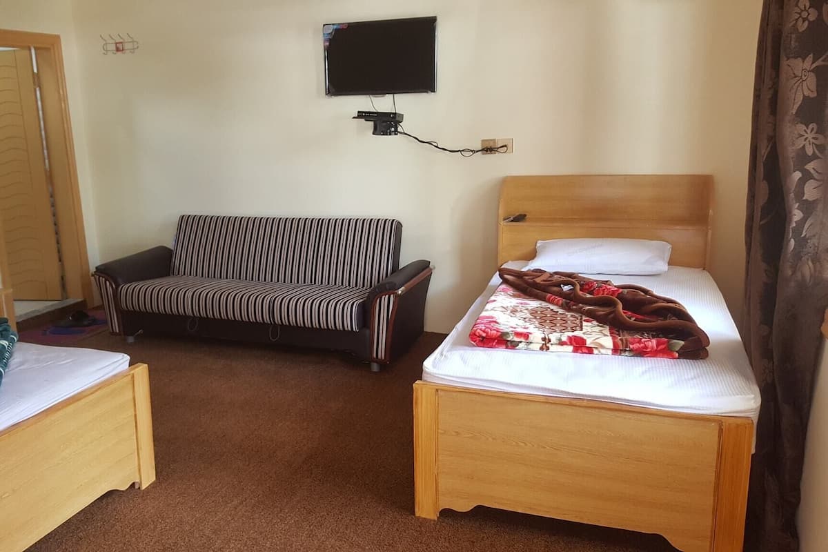 Deluxe Double Room | Free WiFi, bed sheets