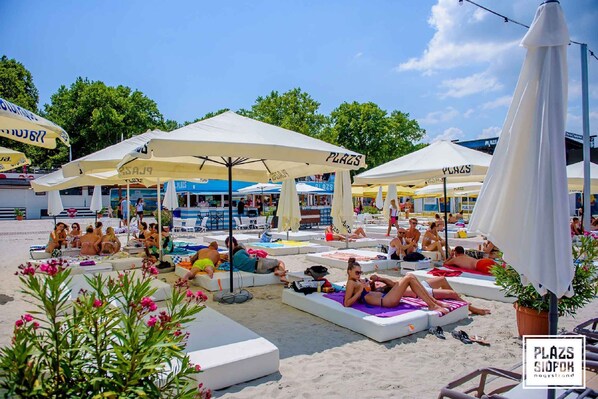 المنطقة المحيطة بالمنشأة