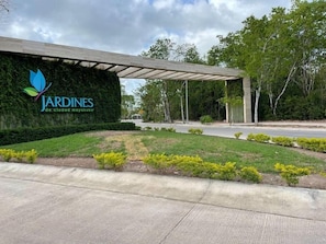 Property grounds - Spacious Apt | Pool (Playa del Carmen)