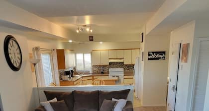 Spacious 3 BDR 2.5 BA House with Hot tub, BBQ, Fire Pit, Night View, Playground