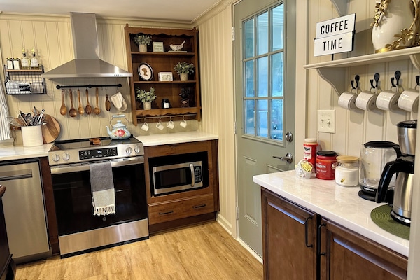 Frigorífic, microones, forn i placa de cuina