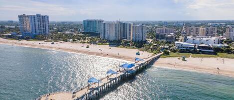 Beach nearby, sun loungers, beach towels