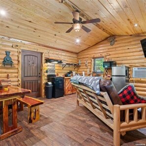 Lake View 1 Bedroom Log Cabin on Lake Hamilton | Private kitchen | Full-sized fridge, microwave, oven, stovetop - Music Mountain Cabins Family Retreat (Hot Springs)