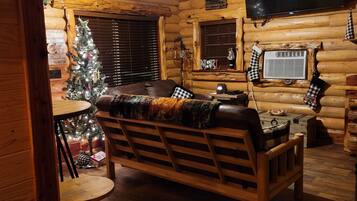 Lake View 2 bedroom Log Cabin with Loft on Lake Hamilton | Living area