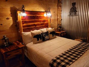 Lake View 2 bedroom Log Cabin with Loft on Lake Hamilton | Individually decorated, individually furnished, laptop workspace - Music Mountain Cabins Family Retreat (Hot Springs)