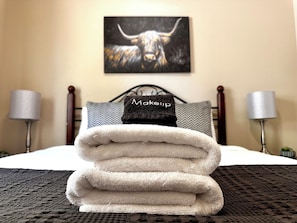 2 chambres, fer et planche à repasser, lit parapluie, Wi-Fi gratuit