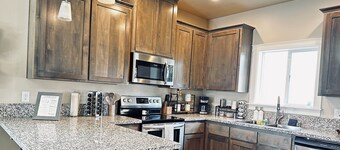Cheerful new 2 bedroom home in cul de sac Netflix