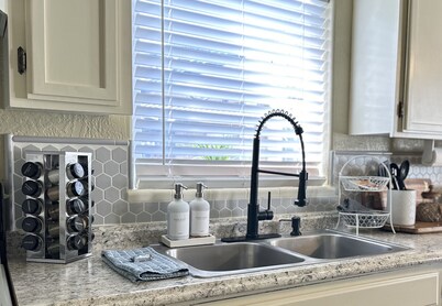 Near Downtown- Kitchen-Washer/Dryer-Parking