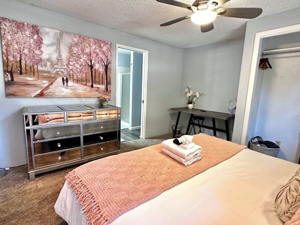 3 bedrooms, desk, iron/ironing board, travel cot