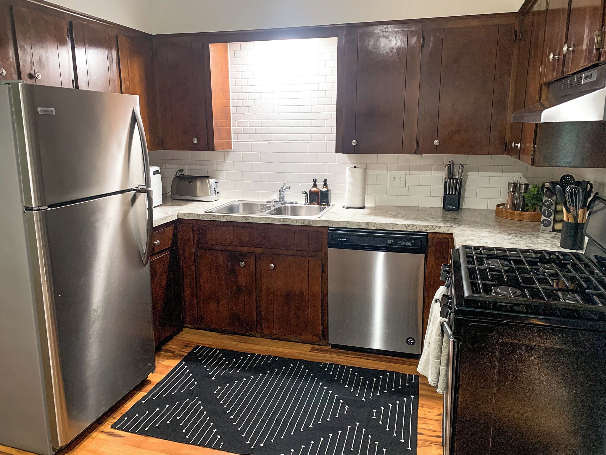 Updated 2BR Gem: Near Downtown, Eastown, and EGR!