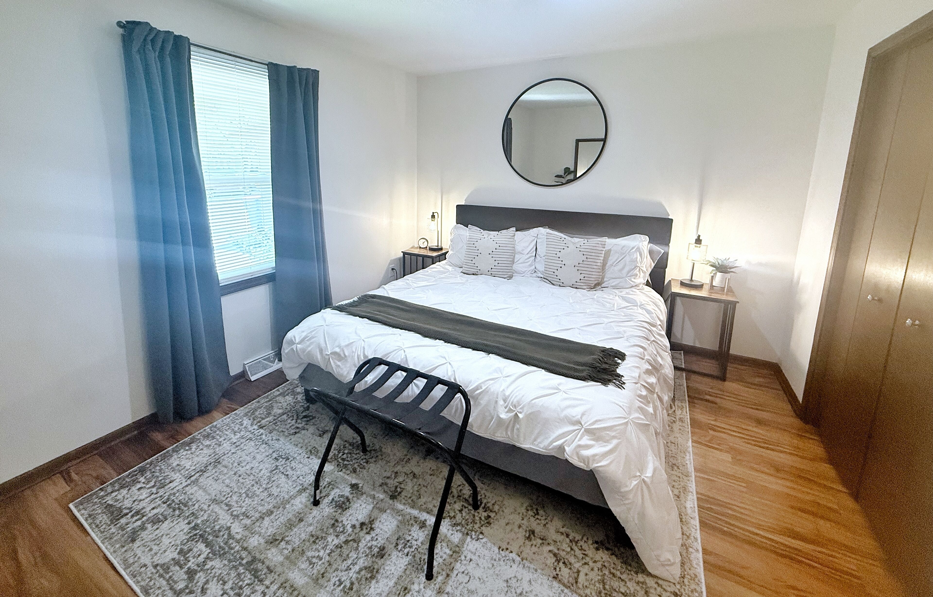 2 chambres, lit avec matelas en mousse à mémoire, bureau