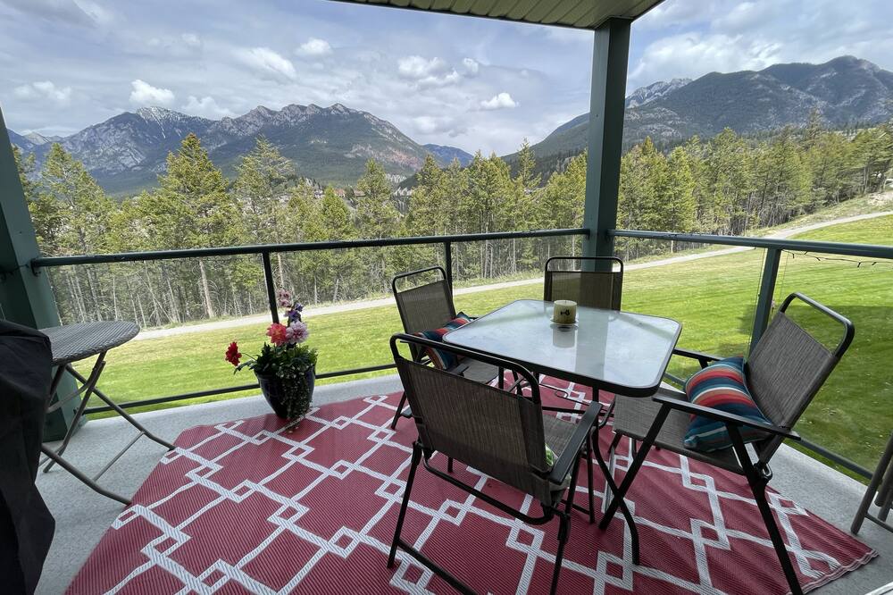 Beautiful Mountain View Condo, 2Bd, 2 Bath, Pool, Hot Tub