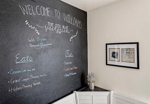 Unclassified image, 5 of 22, button - HISTORIC VICTORIAN HOME - Walk 2 Rt 66 - HUGE YARD (Williams)