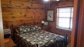 2 bedrooms, free WiFi, bed sheets - Cute, cozy log cabin on beautiful Smith Lake, Arley AL (year round deep water) (Arley)