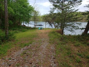 Property grounds - Cute, cozy log cabin on beautiful Smith Lake, Arley AL (year round deep water) (Arley)