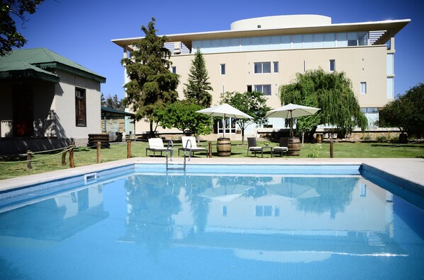 Piscine extérieure (ouverte en saison)