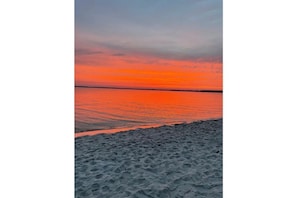 Beach nearby - The Ocean Breeze Retreat • Private Studio Guest House • 2 miles to Beaches (Rehoboth Beach)