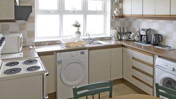 Kühlschrank, Mikrowelle, Ofen, Wasserkocher