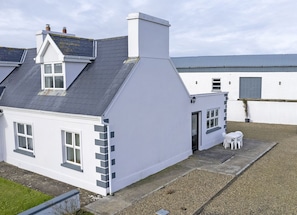 Matthews Traditional Holiday Cottage Doonbeg, Coastal Holiday Accommodation near Doonbeg, County Clare