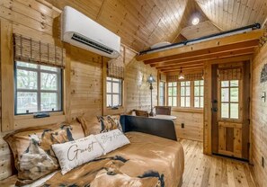 1 slaapkamer, een strijkplank/strijkijzer, gratis wifi, beddengoed