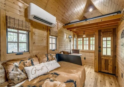 Redbud Falls Ranch Vacation Home, Horseback Riding