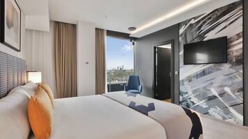 Presidential Suite Package | Minibar, caja de seguridad en la habitación y escritorio