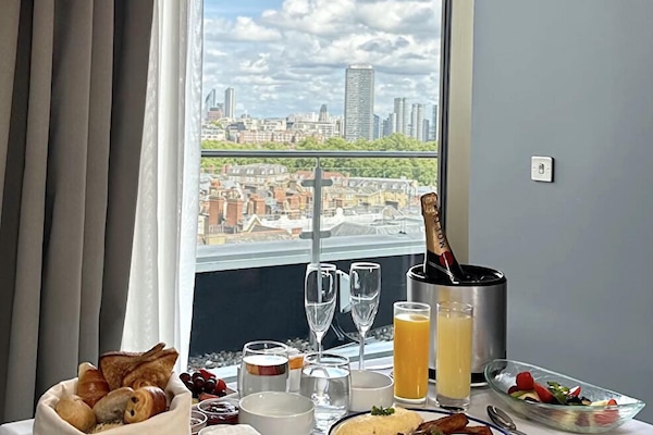 Presidential Suite Package | In-room dining