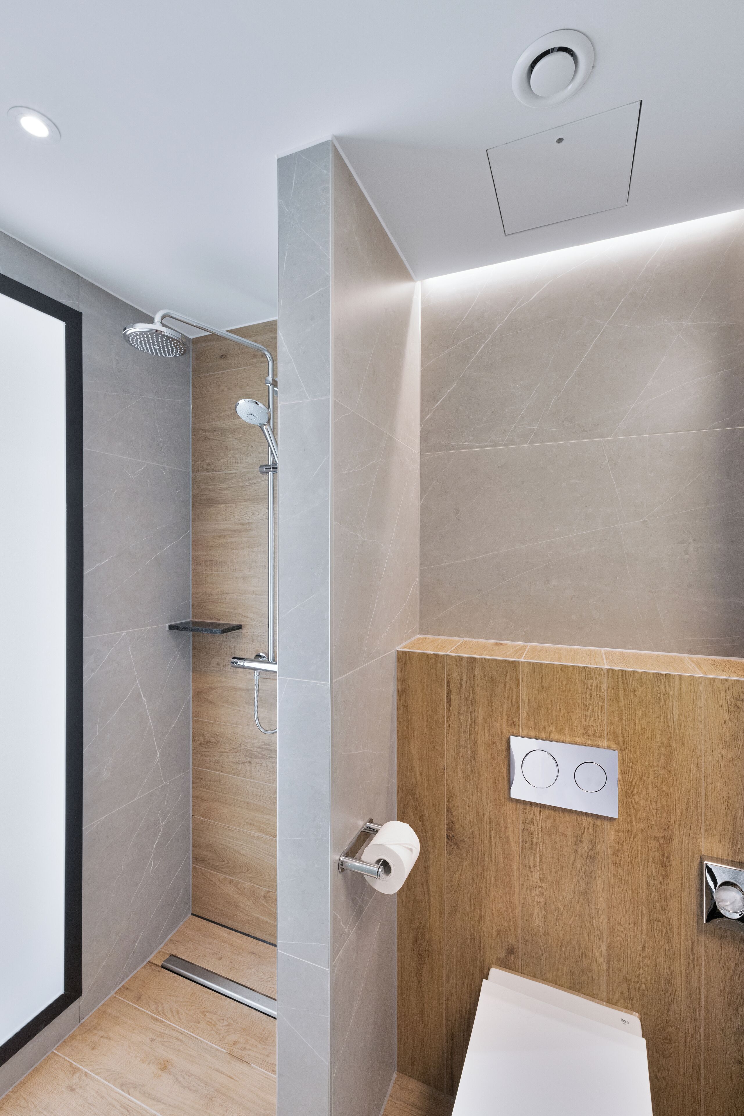 Standard Double Room Single Use, 1 Double Bed | Bathroom