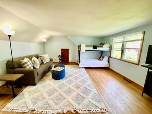 4 makuuhuonetta, silitysrauta/-lauta, Wi-Fi, vuodevaatteet