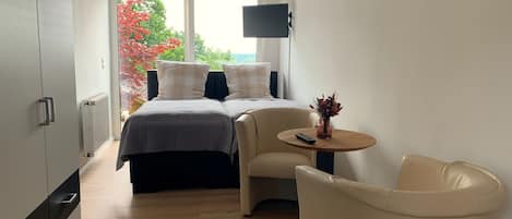 3 bedrooms, iron/ironing board, travel cot, free WiFi
