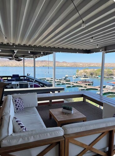 Lakefront on Havasu Island 2 beds. 