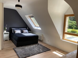 4 soverom, skrivebord, strykejern/-brett og wi-fi (inkludert)