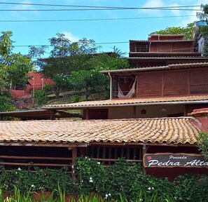 Fachada da propriedade