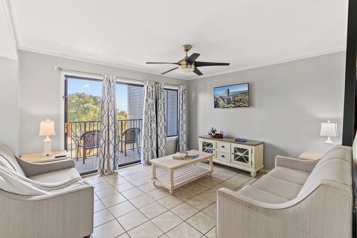 Leilighet, 2 soverom, balkong (Renaissance Tower 514) | Oppholdsområde